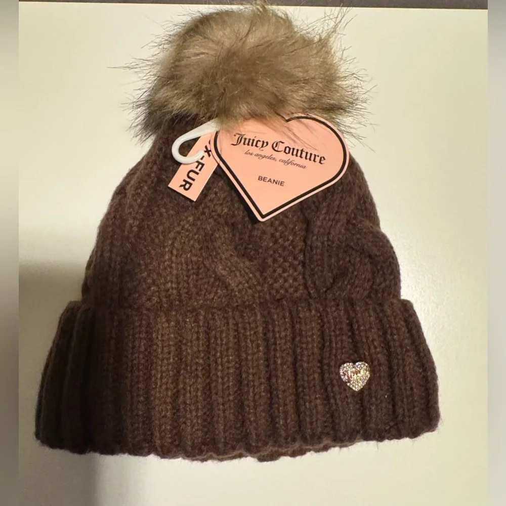 New Women's Juicy Couture w/Heart Charm Knit Faux Fur Pom Brown Beanie Hat